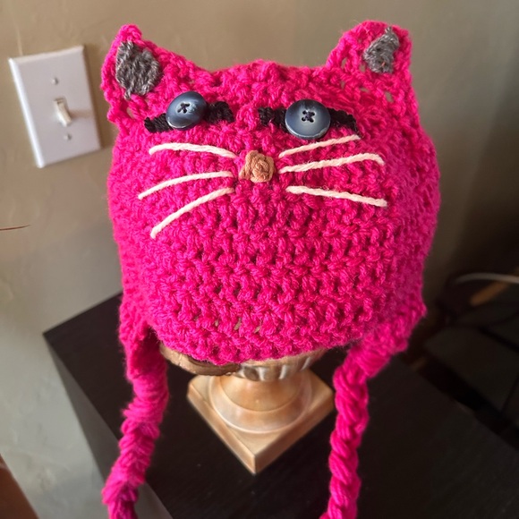 Crochet childrens hat - Picture 1 of 3